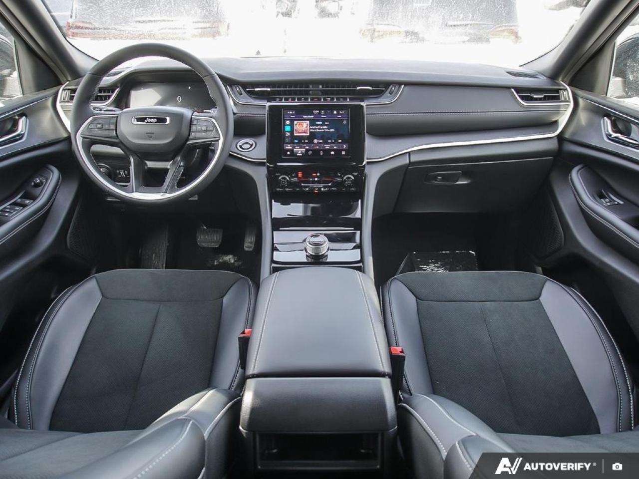 2025 Jeep Grand Cherokee Laredo 4dr 4x4 Photo