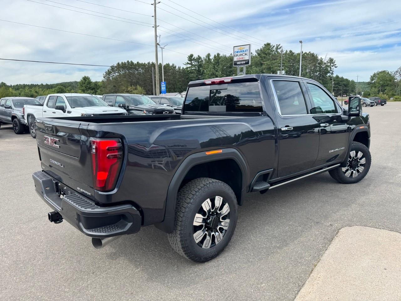 2025 GMC Sierra 3500HD 4WD Crew Cab Standard Box Denali Photo