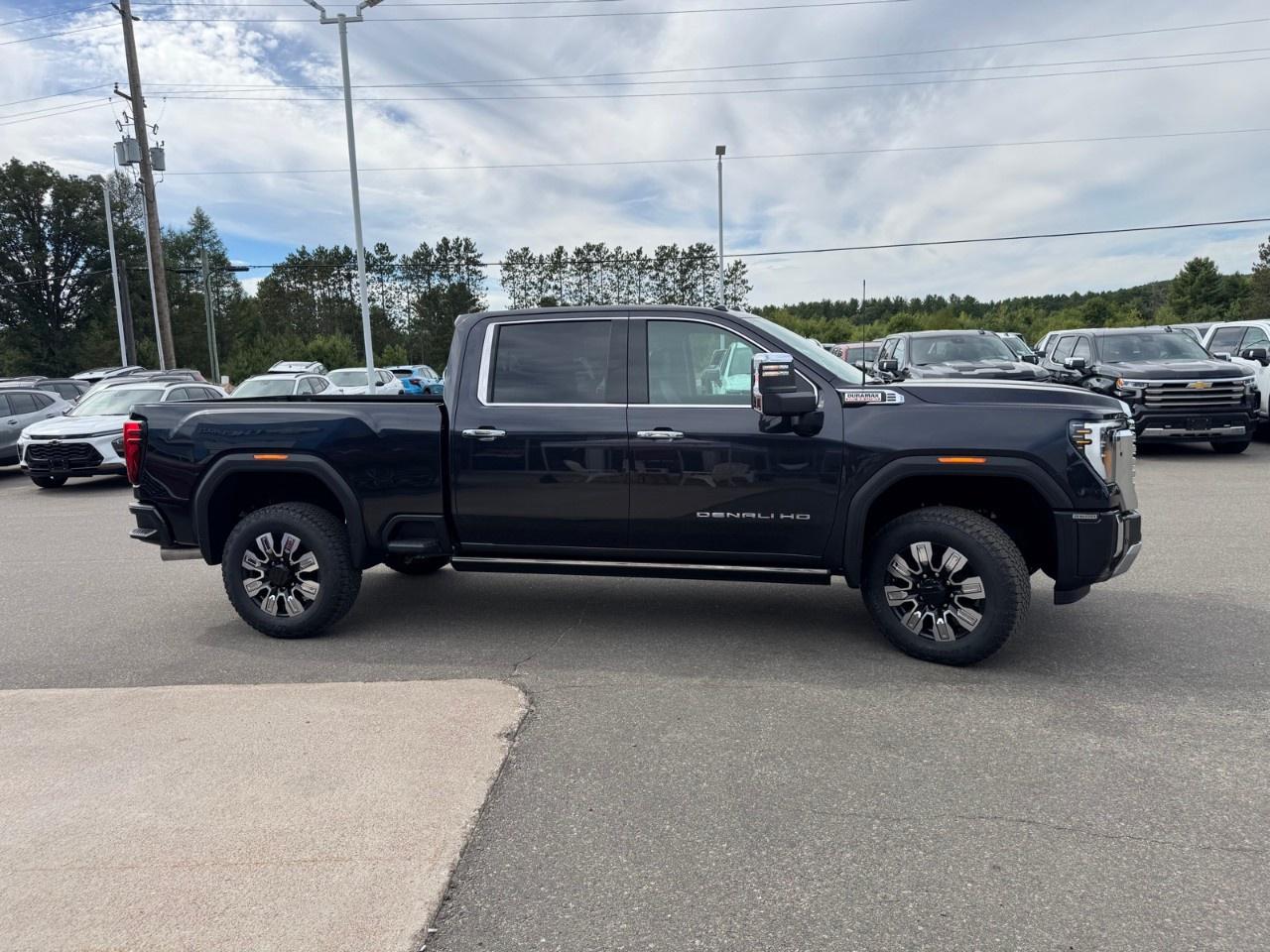 2025 GMC Sierra 3500HD 4WD Crew Cab Standard Box Denali Photo