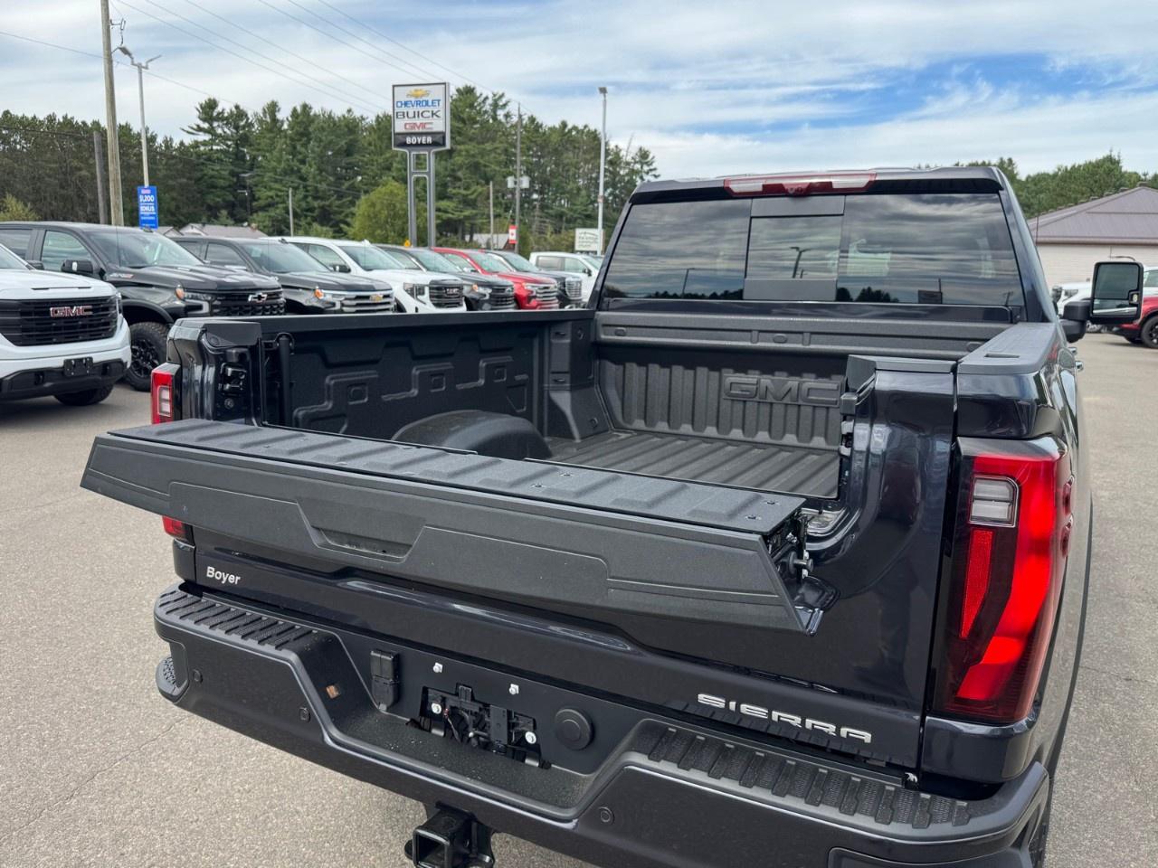 2025 GMC Sierra 3500HD 4WD Crew Cab Standard Box Denali Photo