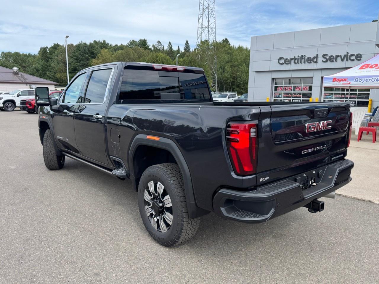 2025 GMC Sierra 3500HD 4WD Crew Cab Standard Box Denali Photo