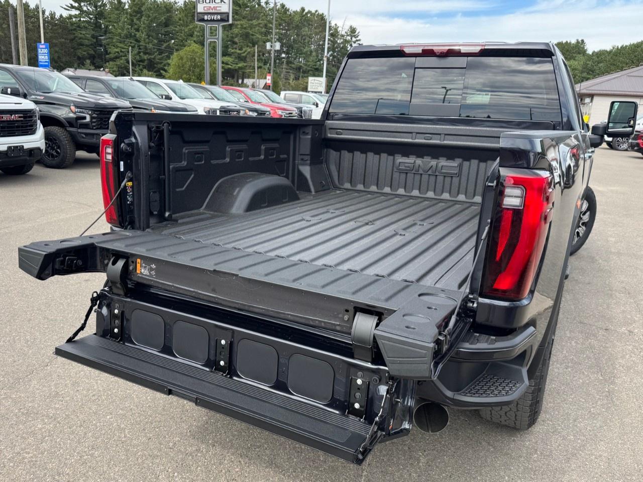 2025 GMC Sierra 3500HD 4WD Crew Cab Standard Box Denali Photo