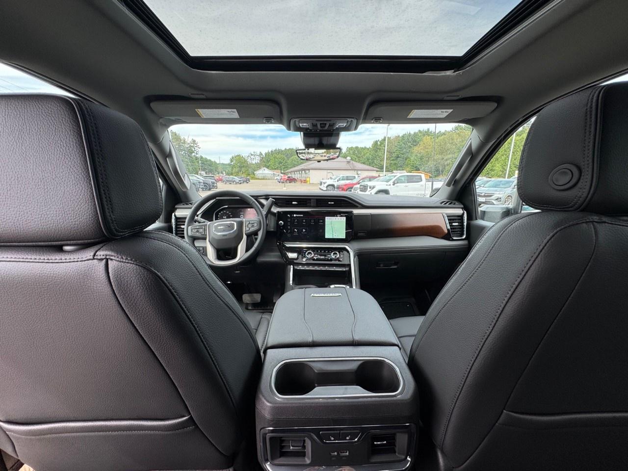 2025 GMC Sierra 3500HD 4WD Crew Cab Standard Box Denali Photo