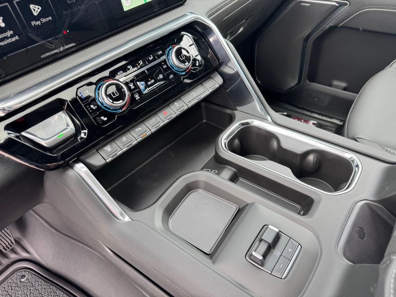 2025 GMC Sierra 3500HD 4WD Crew Cab Standard Box Denali Photo