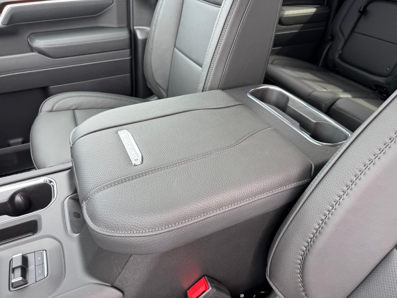 2025 GMC Sierra 3500HD 4WD Crew Cab Standard Box Denali Photo