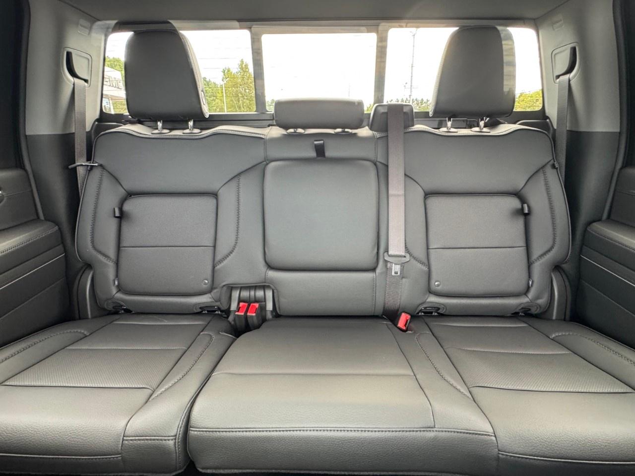 2025 GMC Sierra 3500HD 4WD Crew Cab Standard Box Denali Photo