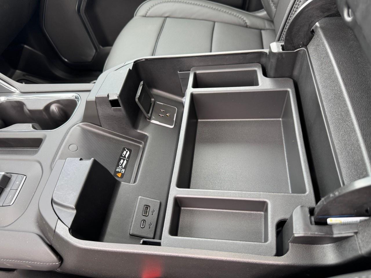 2025 GMC Sierra 3500HD 4WD Crew Cab Standard Box Denali Photo