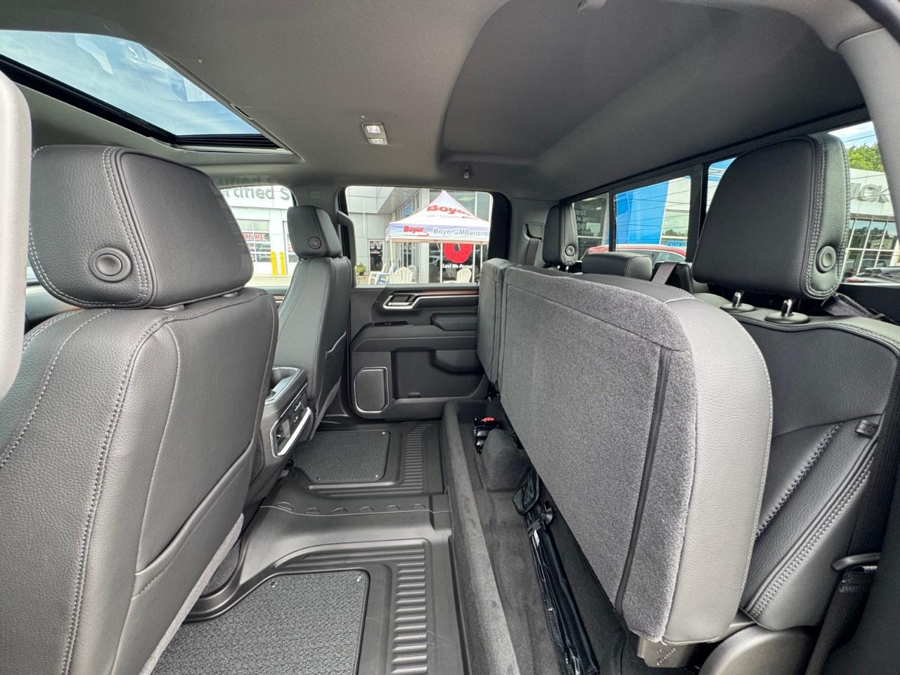 2025 GMC Sierra 3500HD 4WD Crew Cab Standard Box Denali Photo