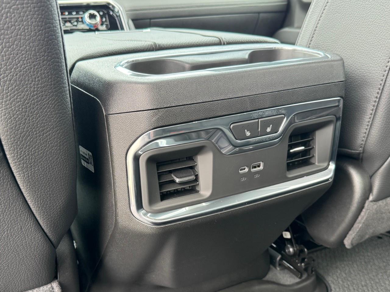 2025 GMC Sierra 3500HD 4WD Crew Cab Standard Box Denali Photo