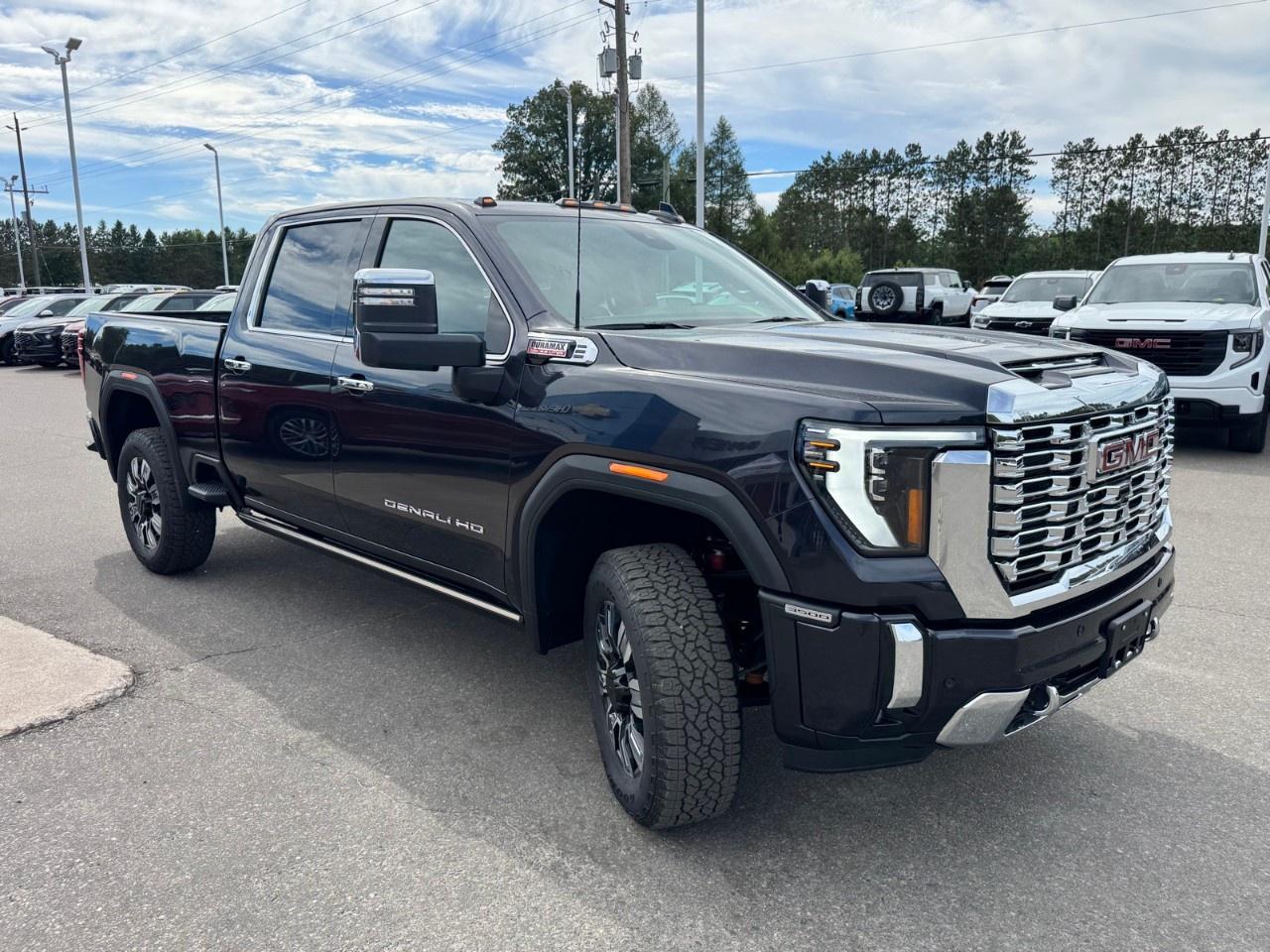2025 GMC Sierra 3500HD 4WD Crew Cab Standard Box Denali Photo2