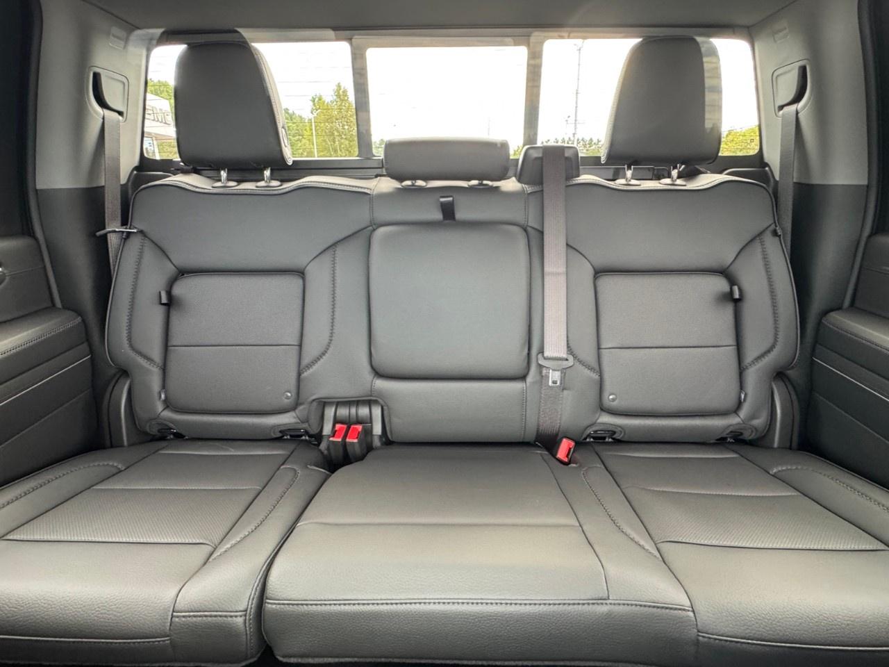 2025 GMC Sierra 3500HD 4WD Crew Cab Standard Box Denali Photo