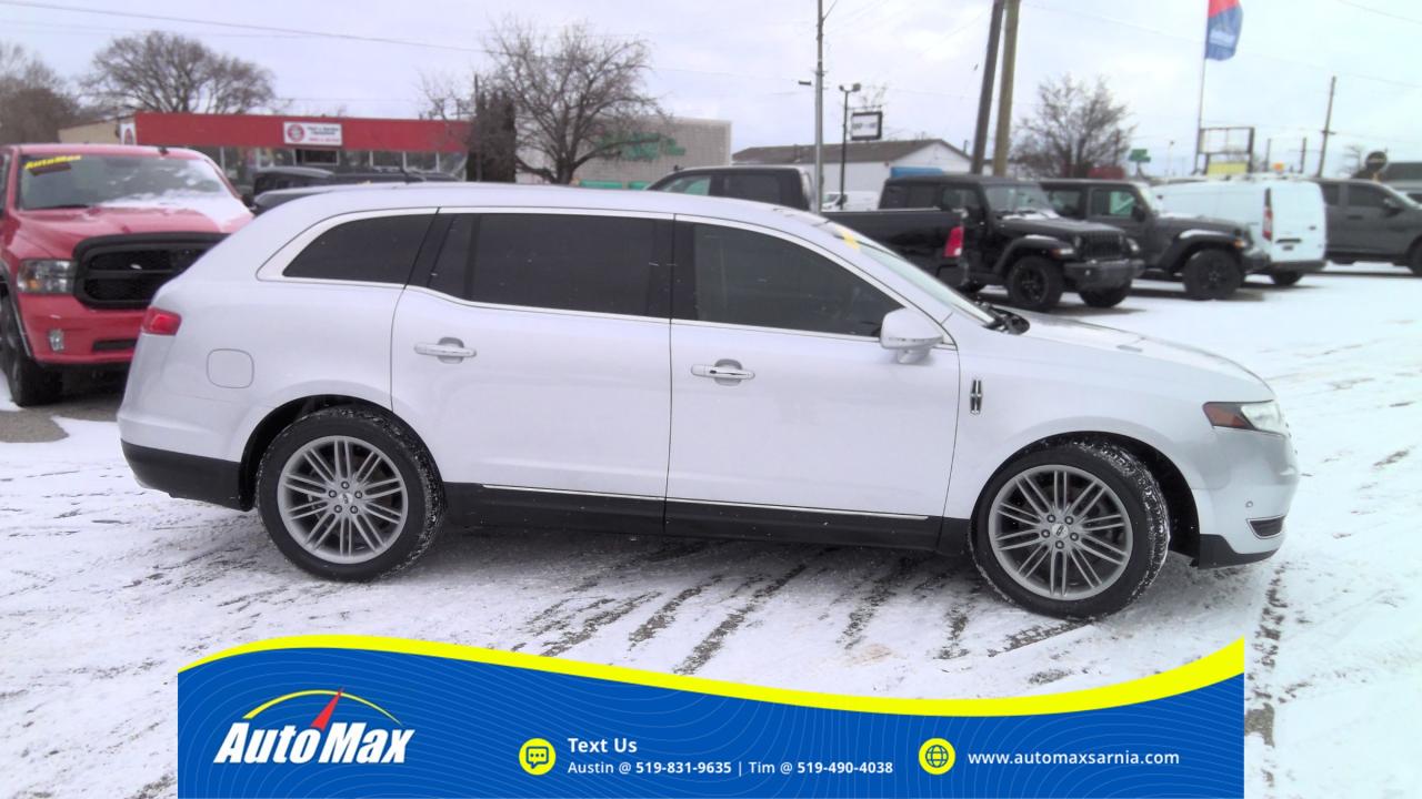 2018 Lincoln MKT Elite 4dr All-Wheel Drive Photo3