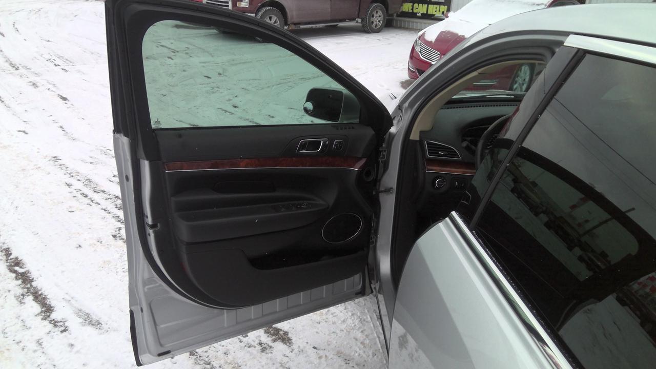 2018 Lincoln MKT Elite 4dr All-Wheel Drive Photo