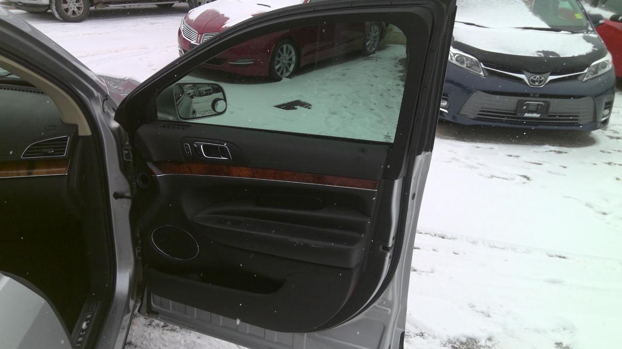 2018 Lincoln MKT Elite 4dr All-Wheel Drive Photo