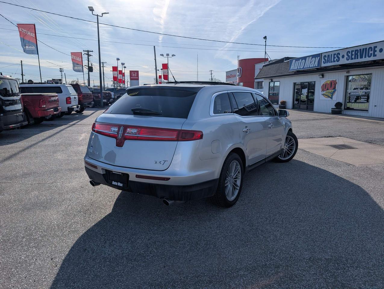 2018 Lincoln MKT Elite 4dr All-Wheel Drive Photo