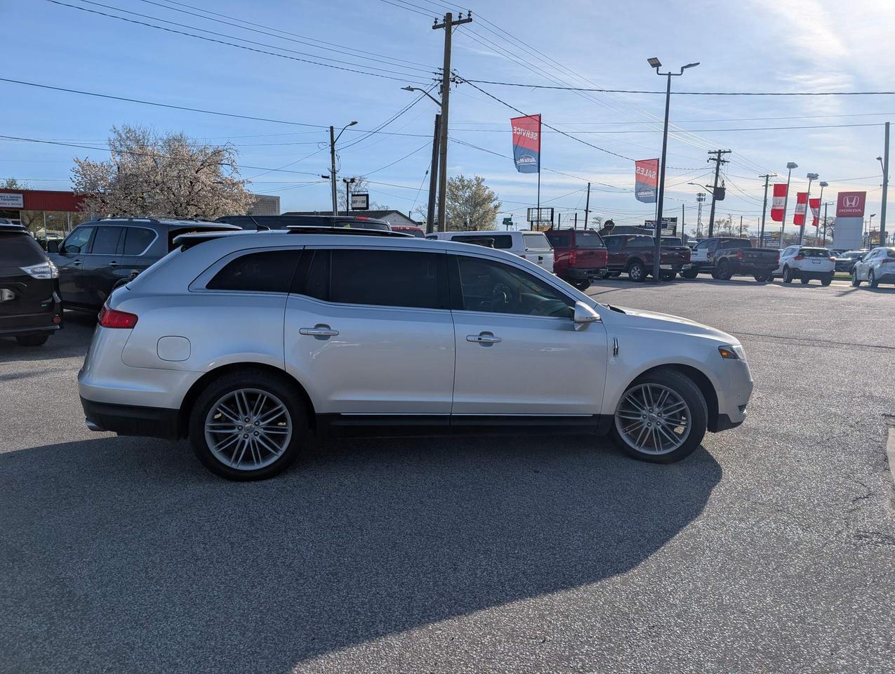 2018 Lincoln MKT Elite 4dr All-Wheel Drive Photo