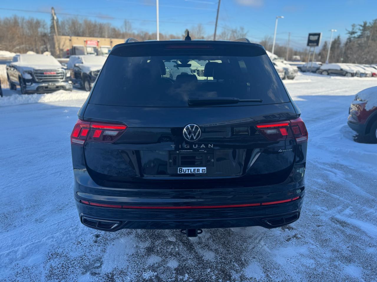 2022 Volkswagen Tiguan Comfortline R-Line Black Edition 4dr All-Wheel Drive 4MOTION Photo