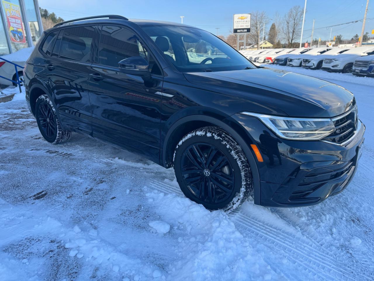 2022 Volkswagen Tiguan Comfortline R-Line Black Edition 4dr All-Wheel Drive 4MOTION Photo