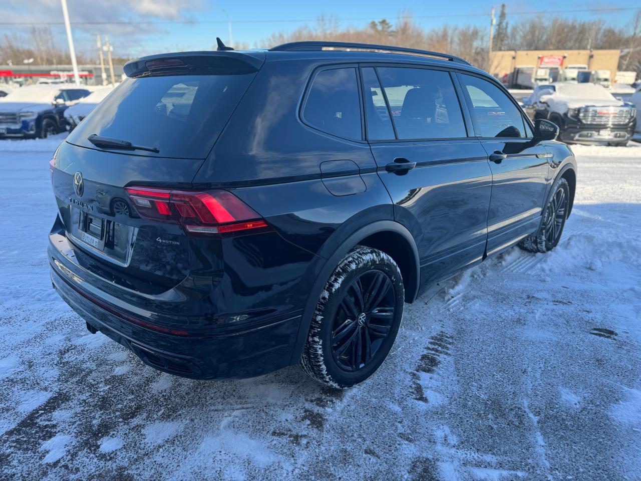 2022 Volkswagen Tiguan Comfortline R-Line Black Edition 4dr All-Wheel Drive 4MOTION Photo