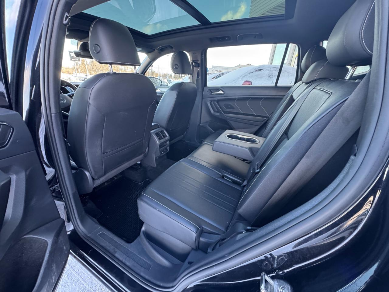 2022 Volkswagen Tiguan Comfortline R-Line Black Edition 4dr All-Wheel Drive 4MOTION Photo