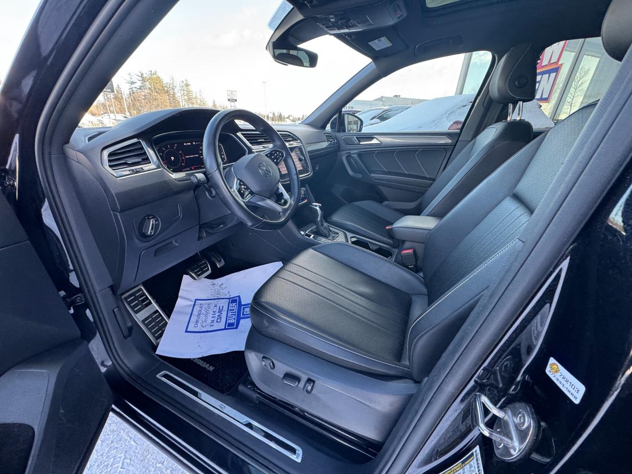 2022 Volkswagen Tiguan Comfortline R-Line Black Edition 4dr All-Wheel Drive 4MOTION Photo