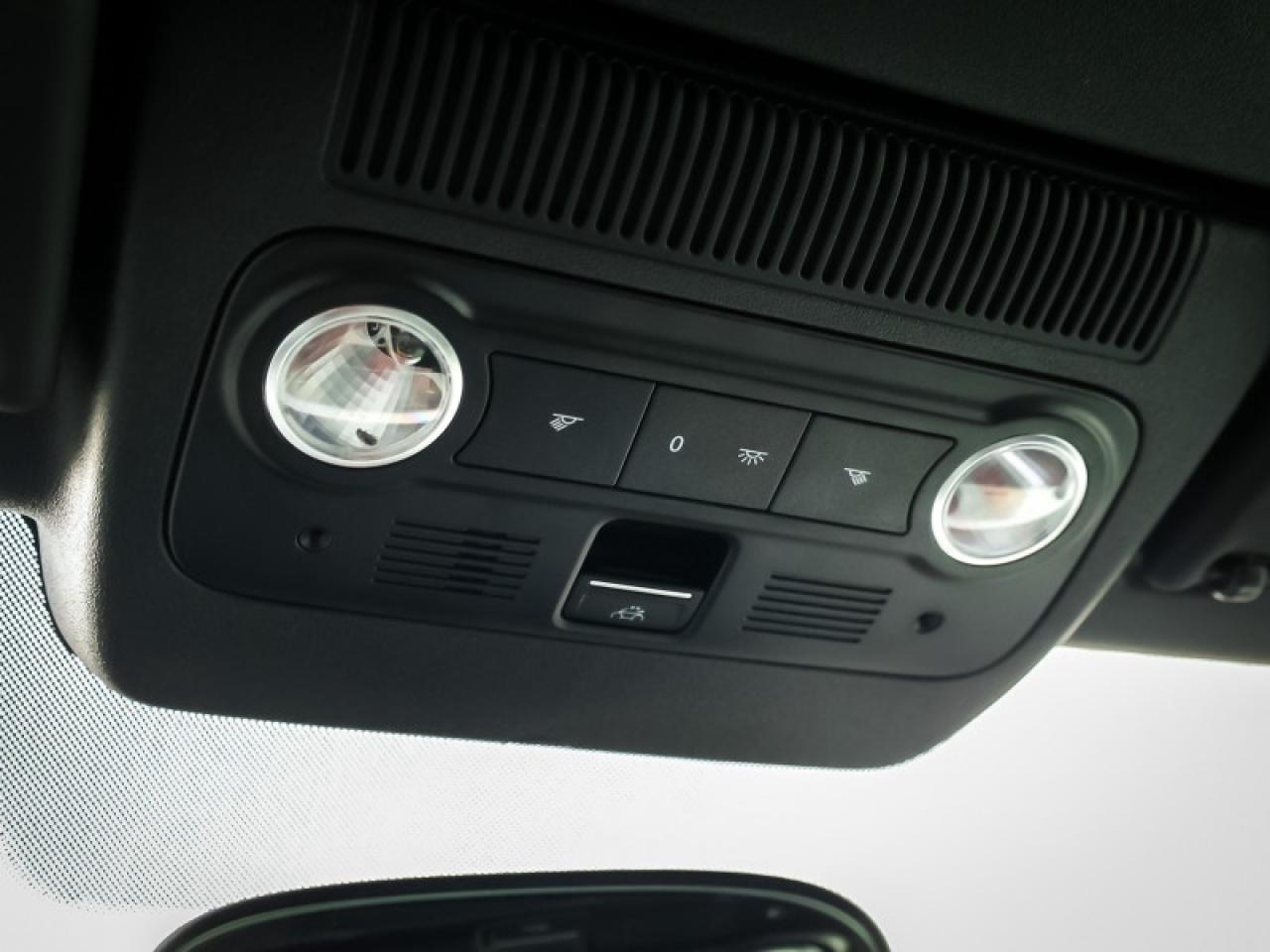 2018 Volkswagen Beetle Coupe Trendline 2.0T 6sp at w/Tip Photo