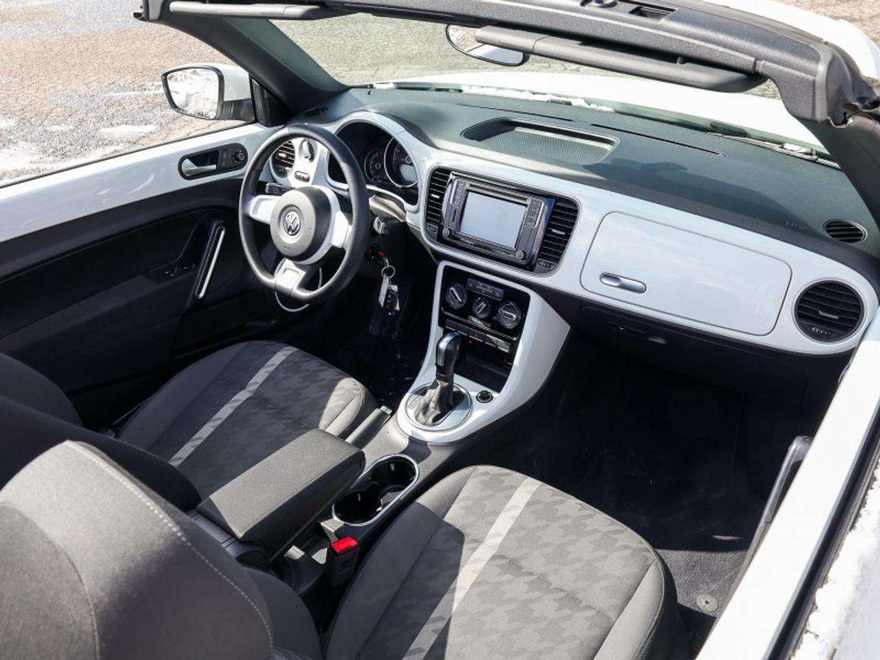 2018 Volkswagen Beetle Coupe Trendline 2.0T 6sp at w/Tip Photo