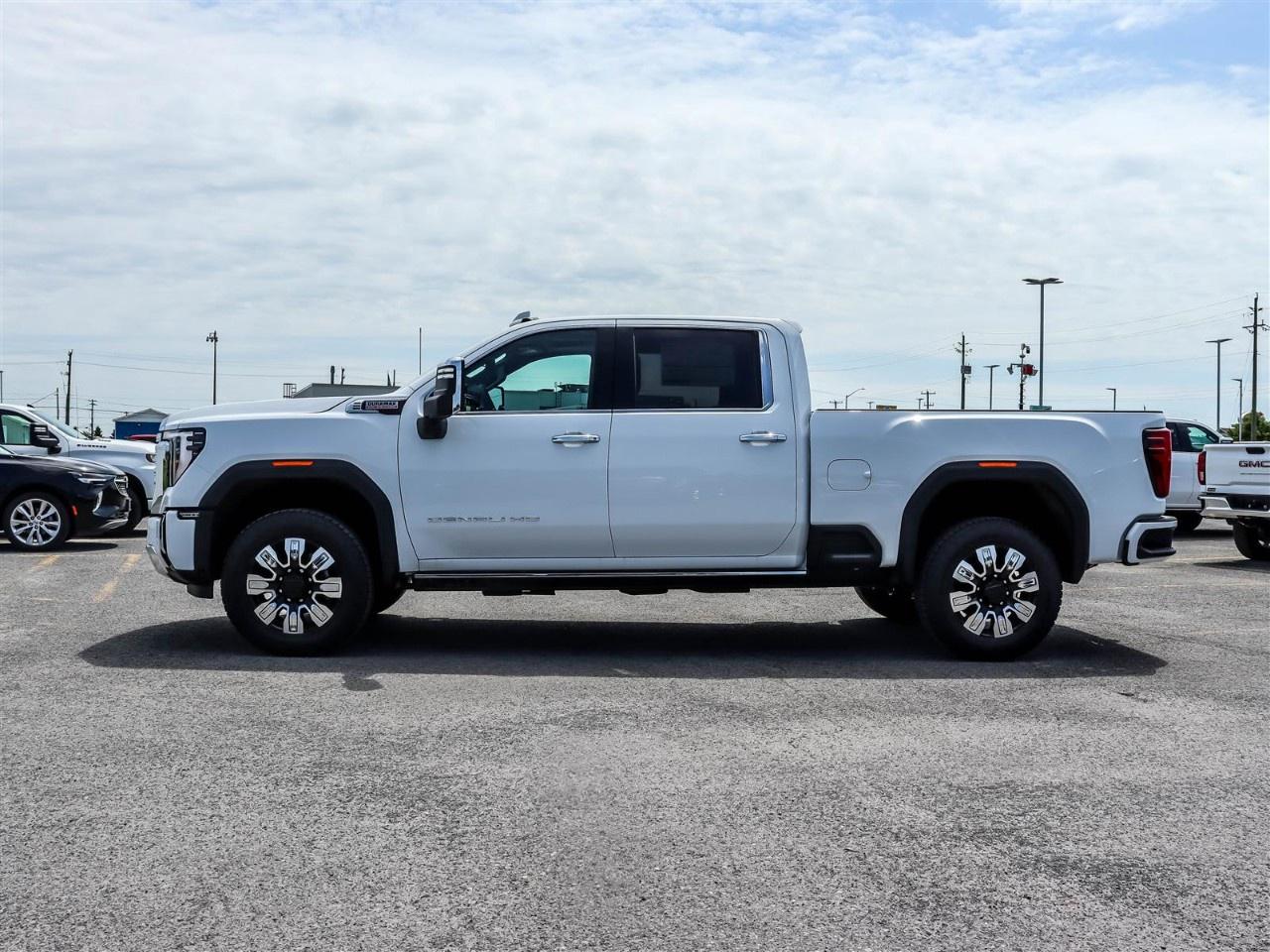 2025 GMC SIERRA 2500HD 4WD Crew Cab Standard Box Denali Photo