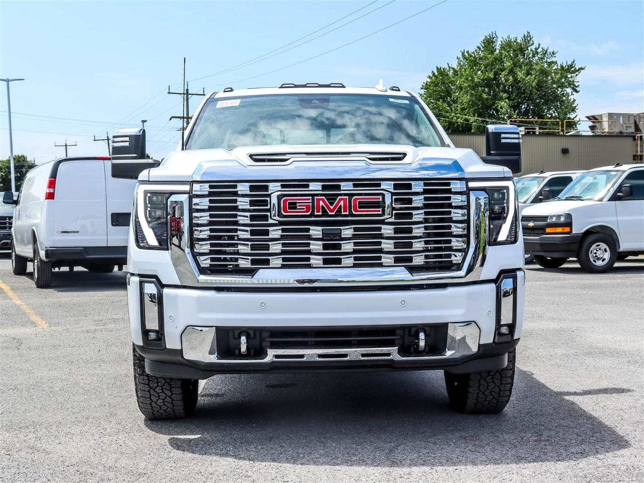 2025 GMC SIERRA 2500HD 4WD Crew Cab Standard Box Denali Photo