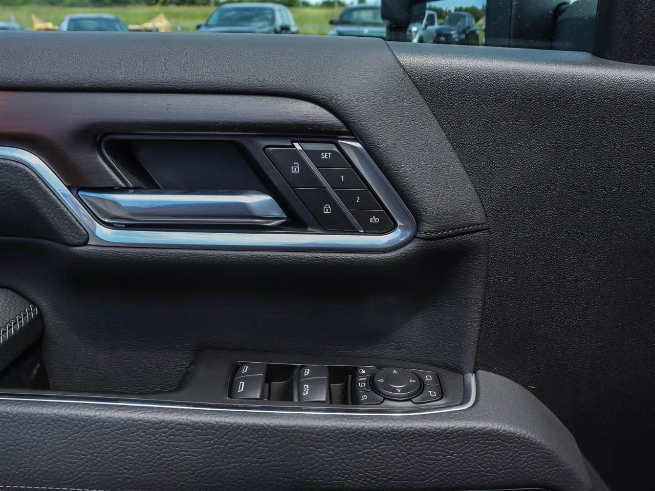 2025 GMC SIERRA 2500HD 4WD Crew Cab Standard Box Denali Photo