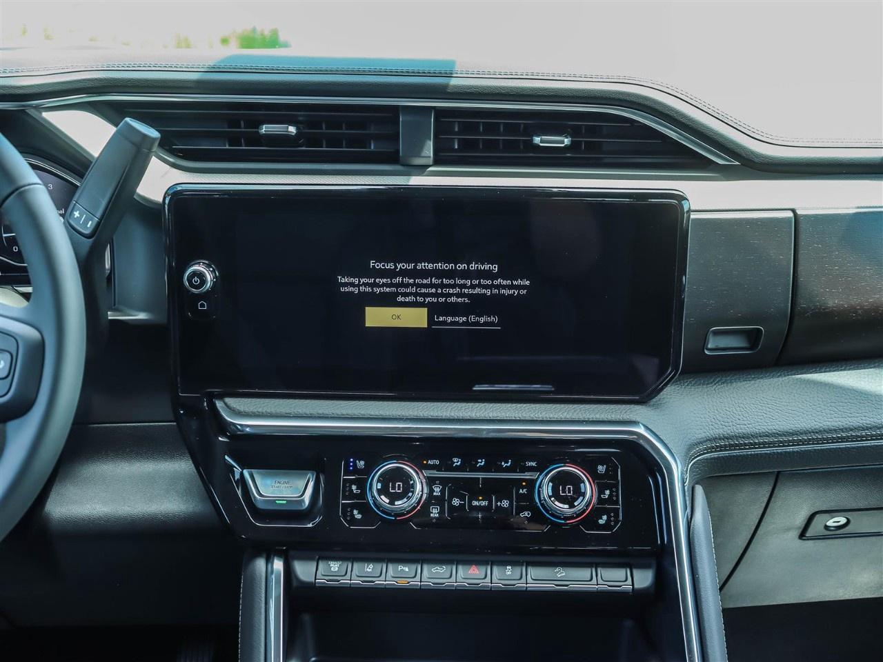 2025 GMC SIERRA 2500HD 4WD Crew Cab Standard Box Denali Photo