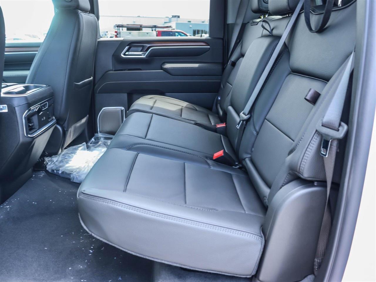 2025 GMC SIERRA 2500HD 4WD Crew Cab Standard Box Denali Photo