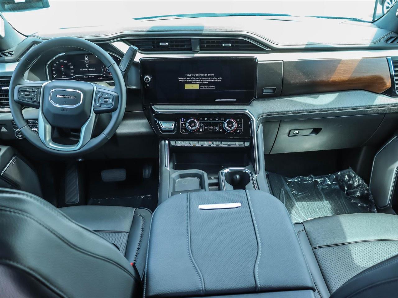 2025 GMC SIERRA 2500HD 4WD Crew Cab Standard Box Denali Photo