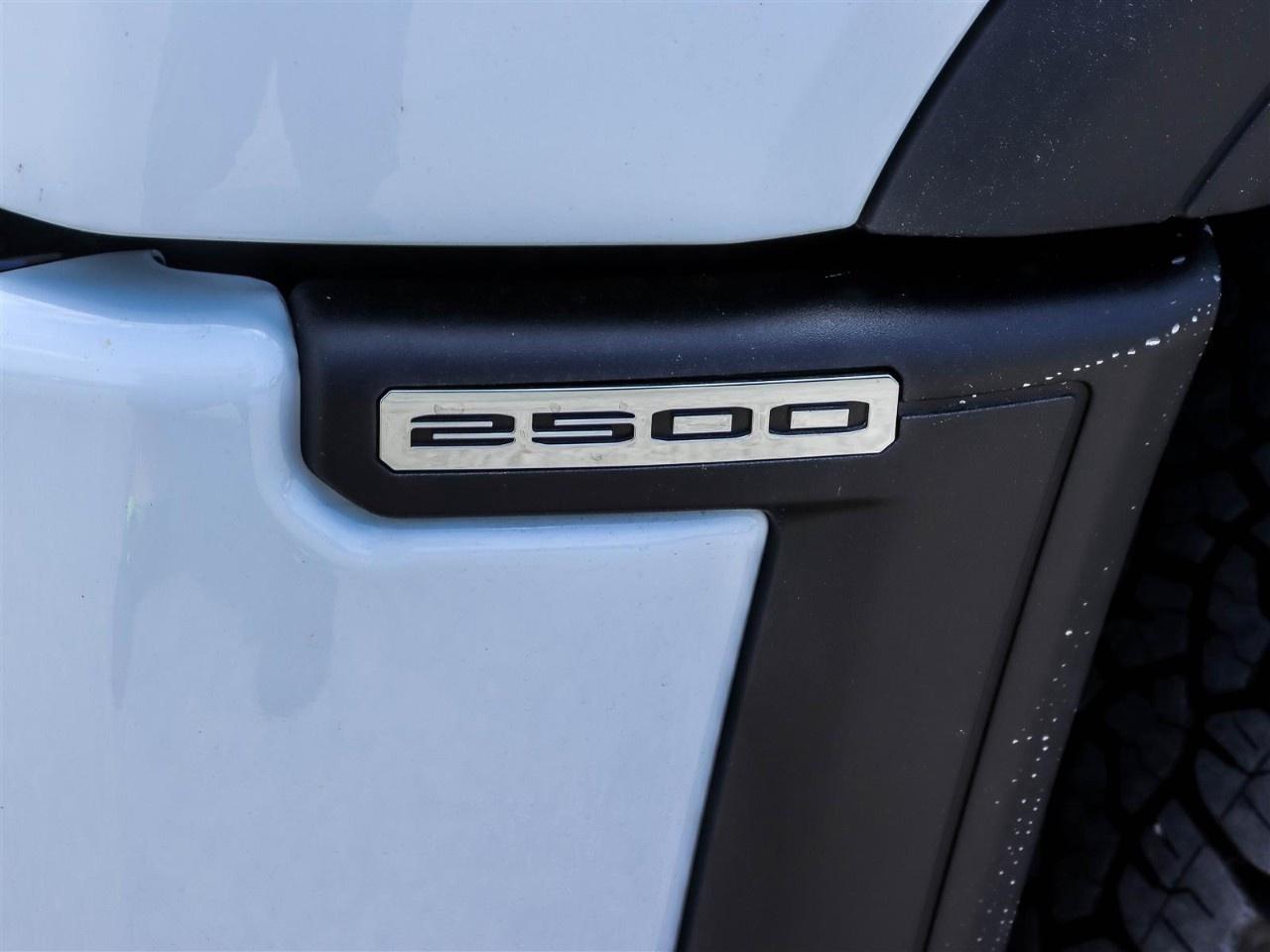 2025 GMC SIERRA 2500HD 4WD Crew Cab Standard Box Denali Photo