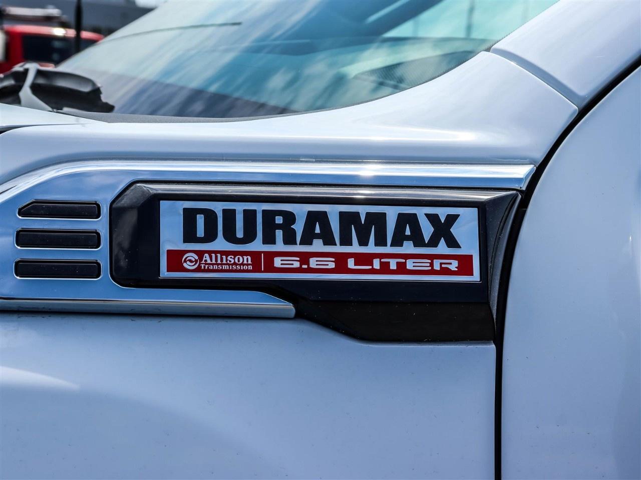 2025 GMC SIERRA 2500HD 4WD Crew Cab Standard Box Denali Photo