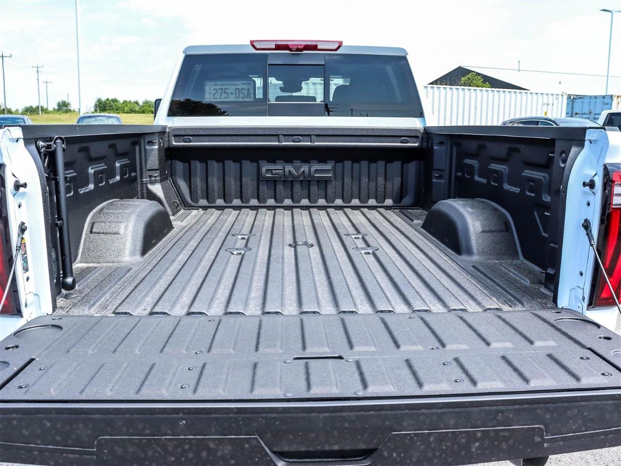 2025 GMC SIERRA 2500HD 4WD Crew Cab Standard Box Denali Photo