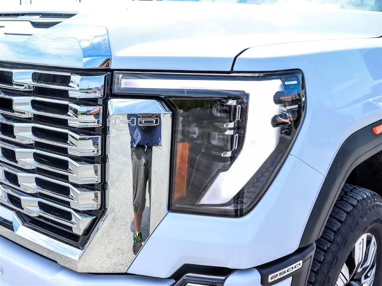 2025 GMC SIERRA 2500HD 4WD Crew Cab Standard Box Denali Photo