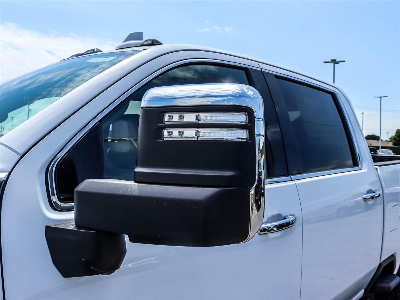 2025 GMC SIERRA 2500HD 4WD Crew Cab Standard Box Denali Photo