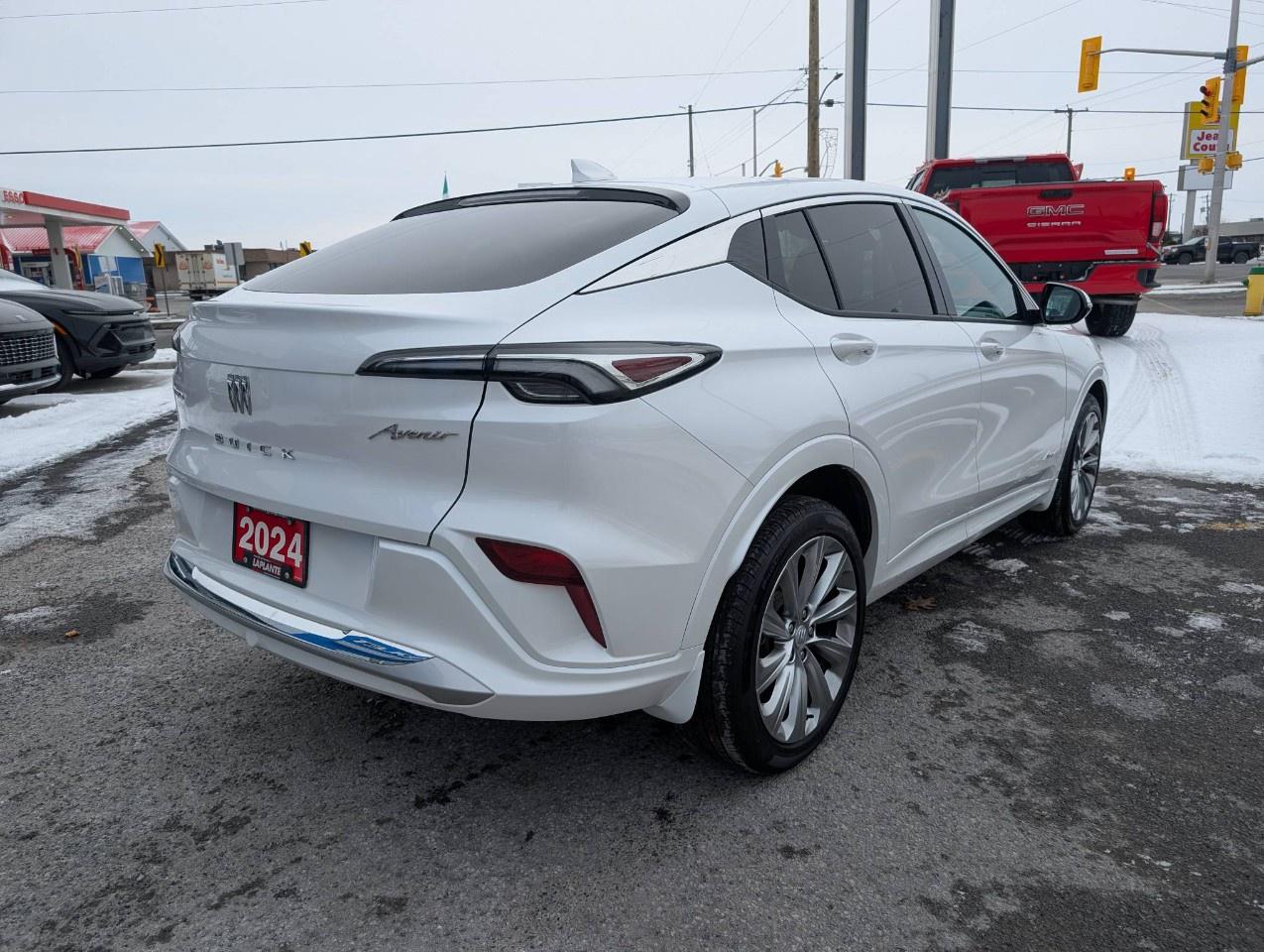 2024 Buick Envista FWD 4dr Avenir Photo3