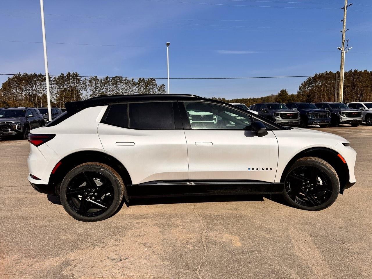 2025 Chevrolet Equinox EV 4dr RS Photo4