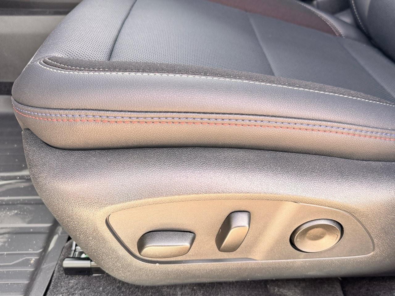 2025 Chevrolet Equinox EV 4dr RS Photo