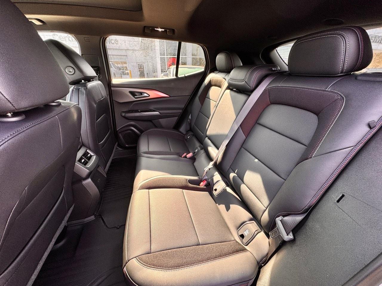 2025 Chevrolet Equinox EV 4dr RS Photo