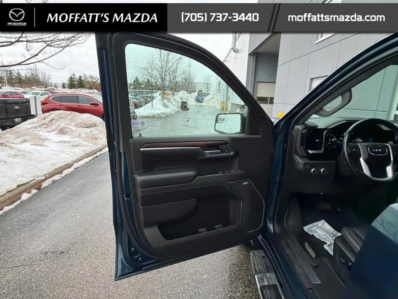 2023 GMC Sierra 1500 SLT Photo