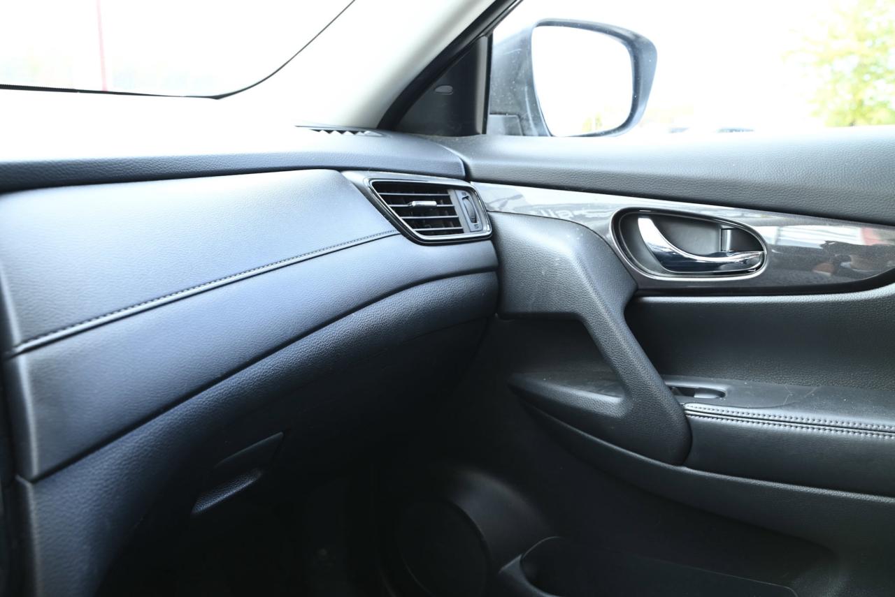 2018 Nissan Rogue 1-OWNER SUV/ LOW KILO/ SERVICE HISTORY Photo