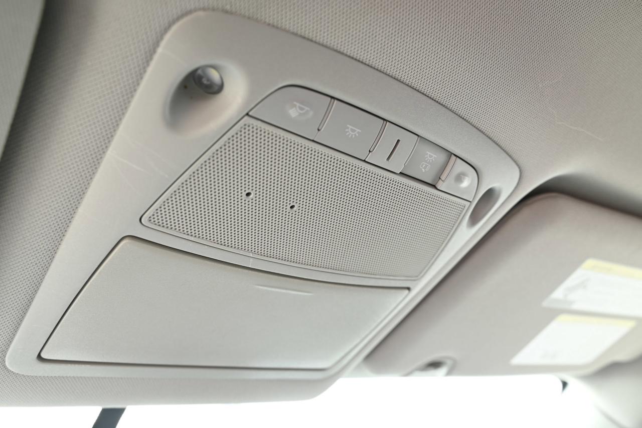 2018 Nissan Rogue 1-OWNER SUV/ LOW KILO/ SERVICE HISTORY Photo