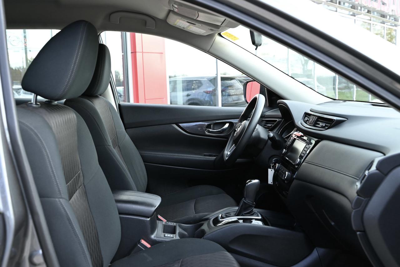 2018 Nissan Rogue 1-OWNER SUV/ LOW KILO/ SERVICE HISTORY Photo