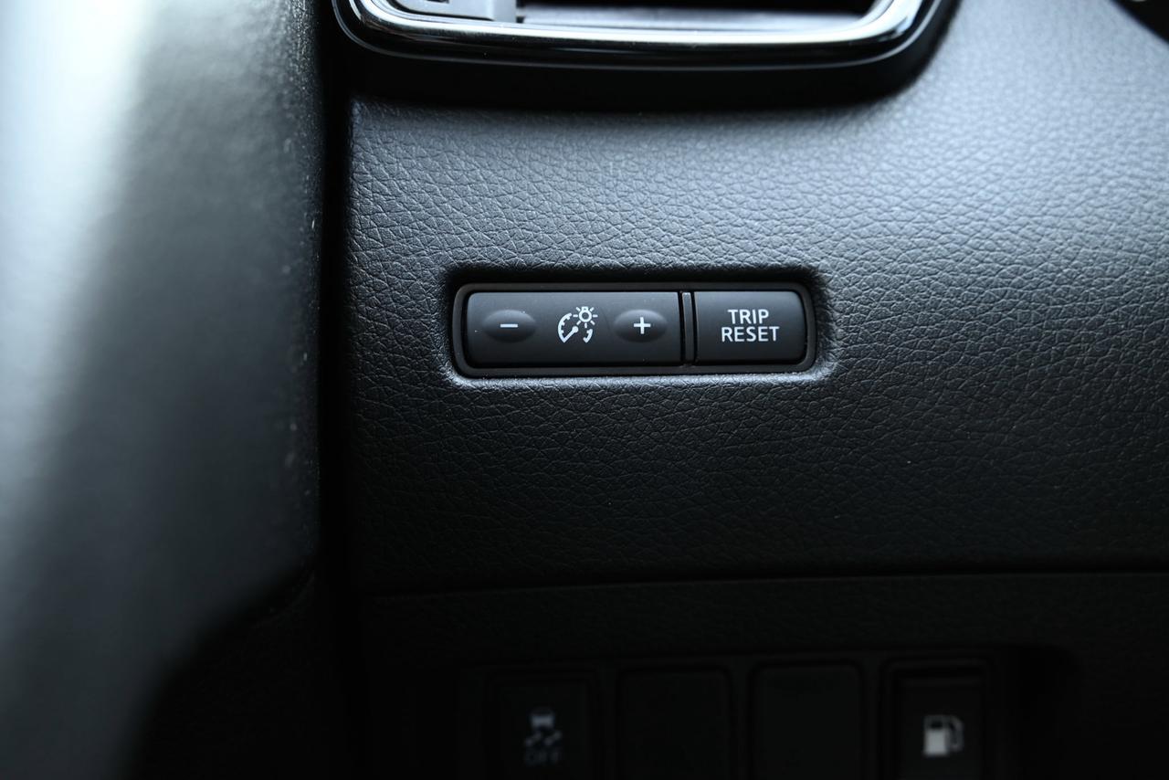 2018 Nissan Rogue 1-OWNER SUV/ LOW KILO/ SERVICE HISTORY Photo