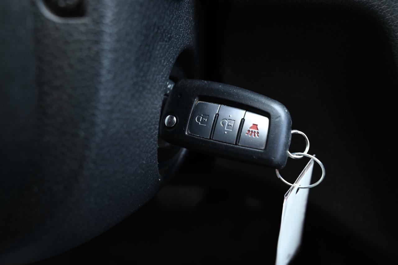 2018 Nissan Rogue 1-OWNER SUV/ LOW KILO/ SERVICE HISTORY Photo