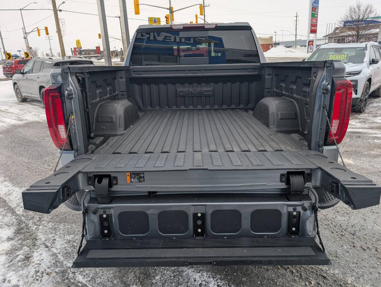 2022 GMC Sierra 1500 Limited Crew Cab Short Box 4-Wheel Drive SLT Photo