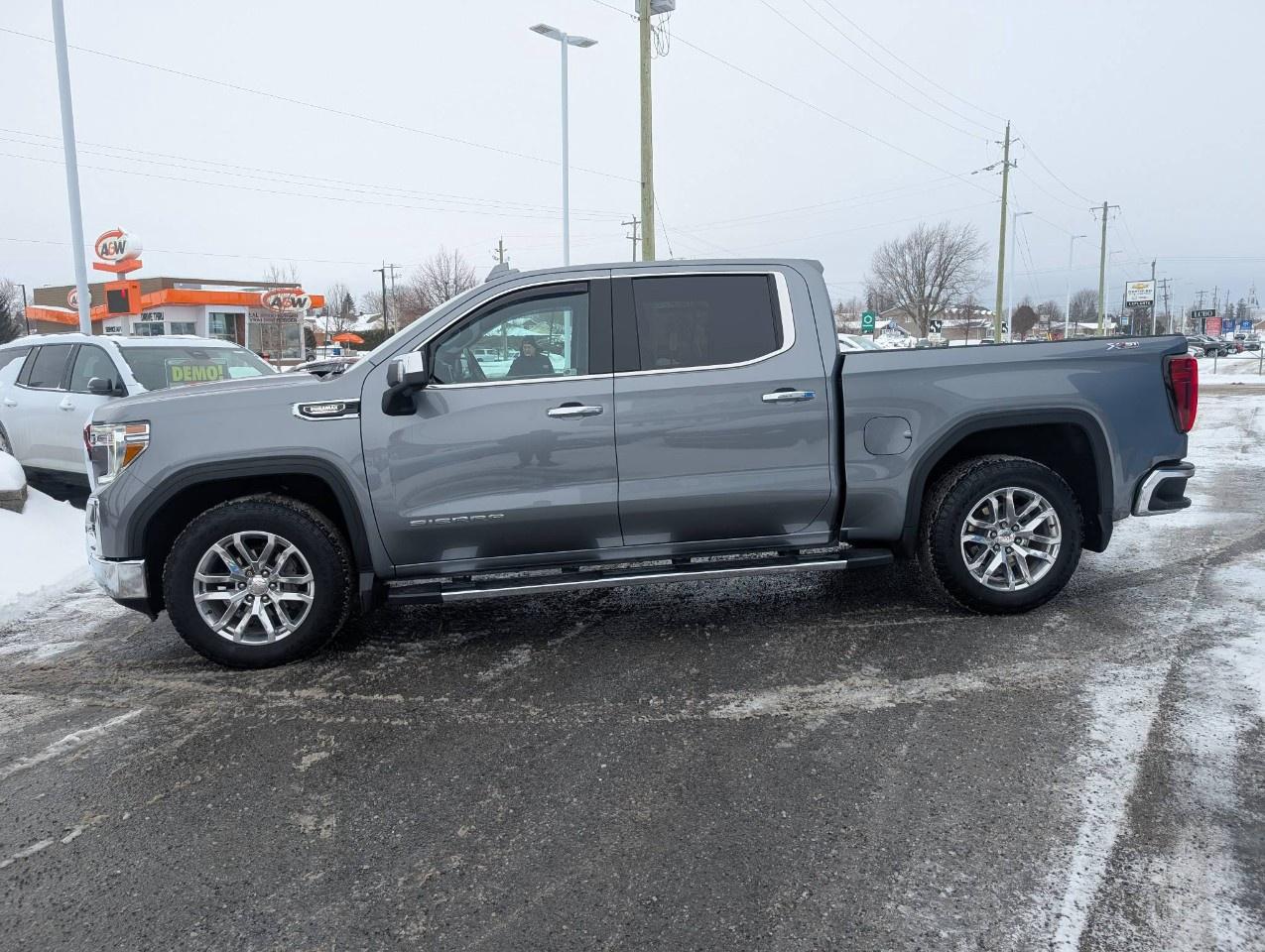 2022 GMC Sierra 1500 Limited Crew Cab Short Box 4-Wheel Drive SLT Photo